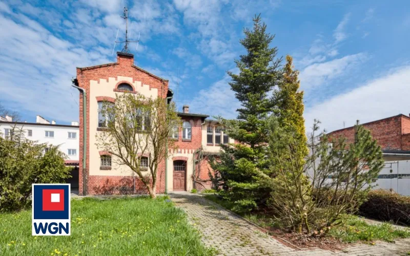 Obiekt usługowy na  sprzedaż Kędzierzyn-Koźle - Nieruchomość usługowo-biurowa